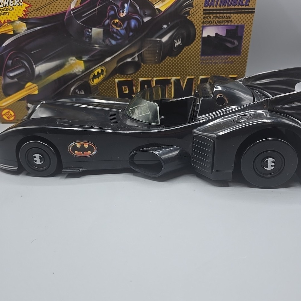 1989 Toy Biz Batman Batmobile w/ Rocket Launcher + Armor Cocoon & Box - Picture 11 of 16